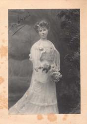 Image of a black and white photograph of Elizabeth Von Arnim (1900)